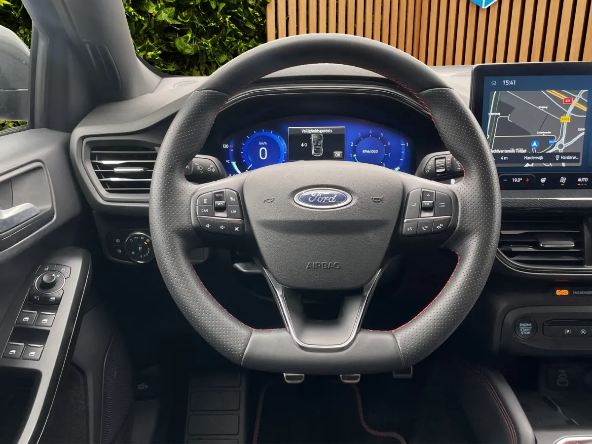 1.0 EcoBoost Hybrid ST Line X Adaptieve cruise | Panoramdak | Stoel- stuurverw. | Carplay | Camera | 18" | AGR