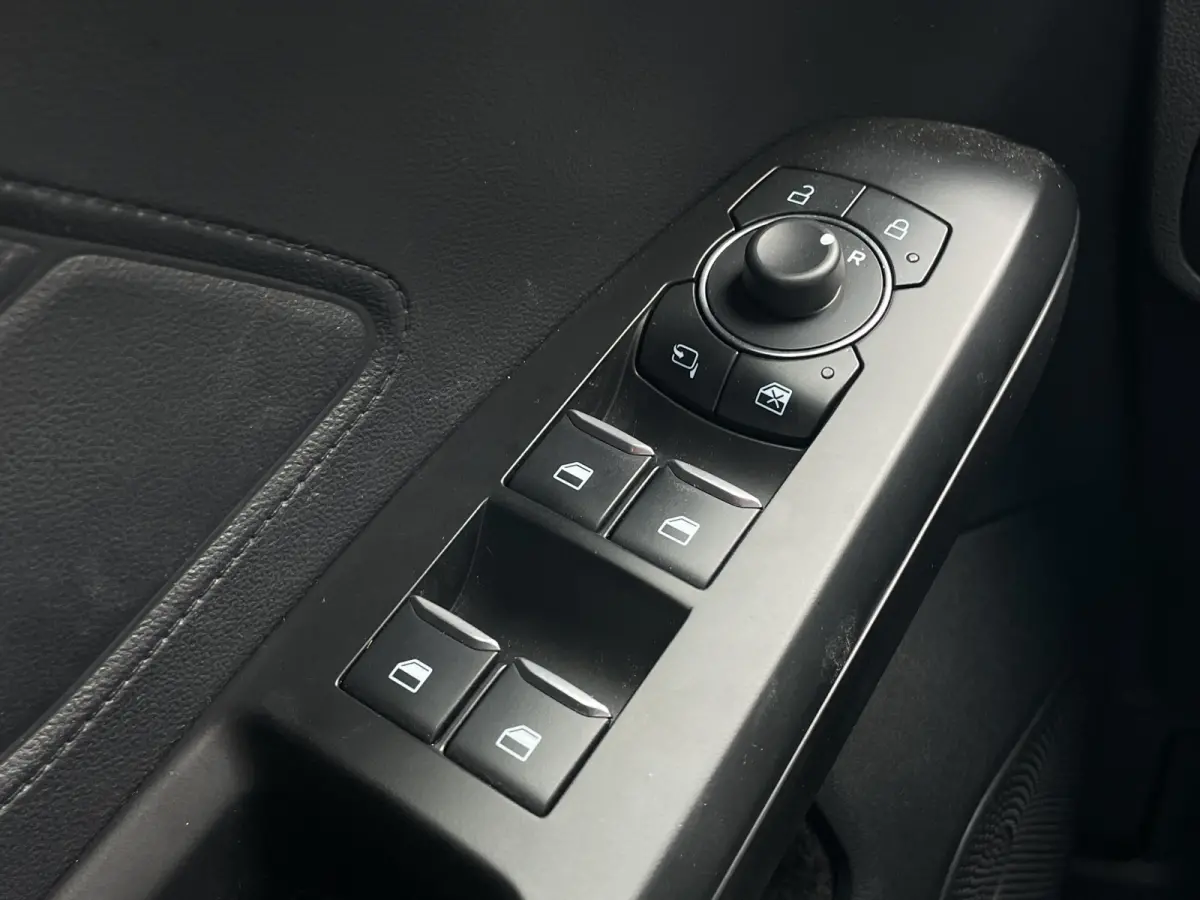1.0 EcoBoost Hybrid ST Line X Adaptieve cruise | Panoramdak | Stoel- stuurverw. | Carplay | Camera | 18" | AGR