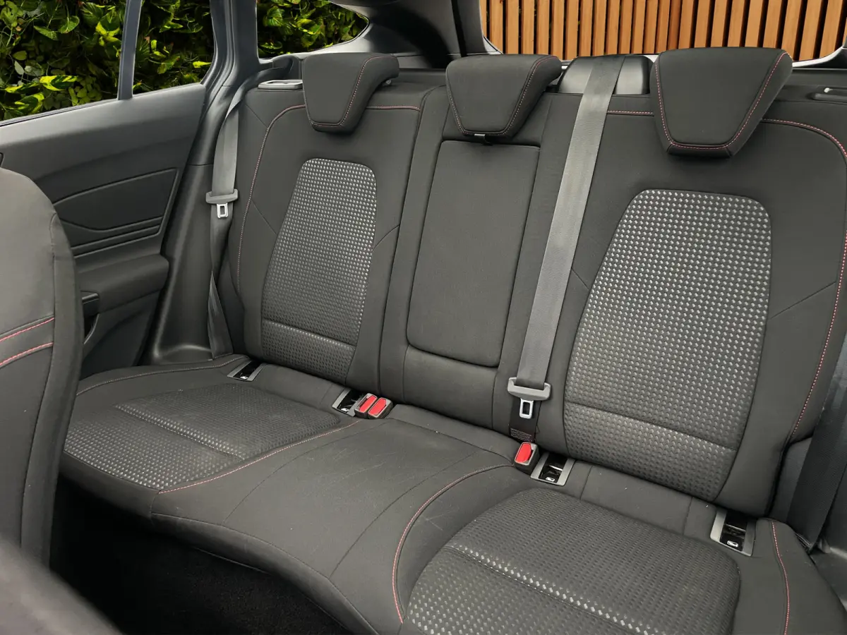 1.0 EcoBoost Hybrid ST Line X Adaptieve cruise | Panoramdak | Stoel- stuurverw. | Carplay | Camera | 18" | AGR