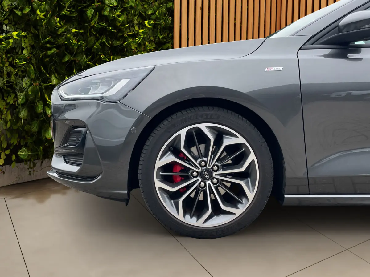 1.0 EcoBoost Hybrid ST Line X Adaptieve cruise | Panoramdak | Stoel- stuurverw. | Carplay | Camera | 18" | AGR