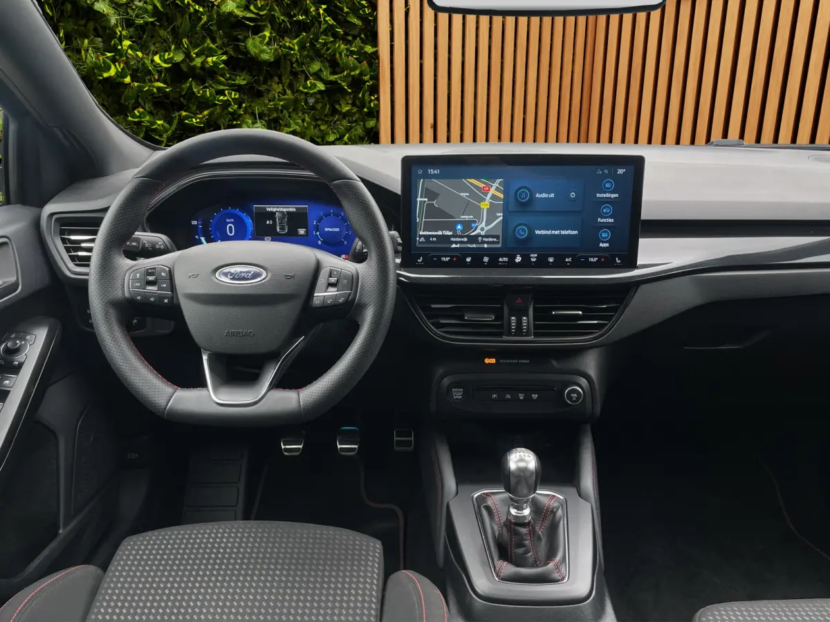 1.0 EcoBoost Hybrid ST Line X Adaptieve cruise | Panoramdak | Stoel- stuurverw. | Carplay | Camera | 18" | AGR