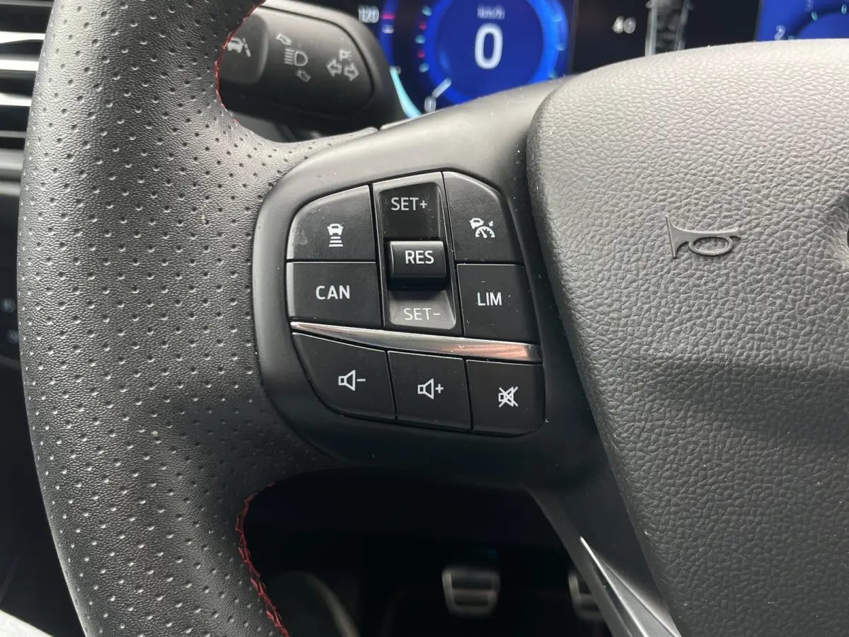 1.0 EcoBoost Hybrid ST Line X Adaptieve cruise | Panoramdak | Stoel- stuurverw. | Carplay | Camera | 18" | AGR