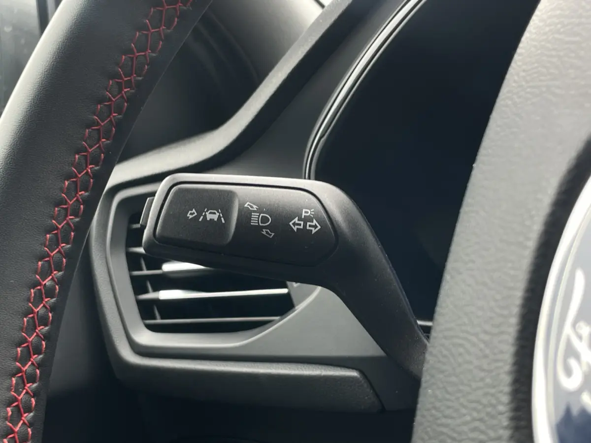 1.0 EcoBoost Hybrid ST Line X Adaptieve cruise | Panoramdak | Stoel- stuurverw. | Carplay | Camera | 18" | AGR