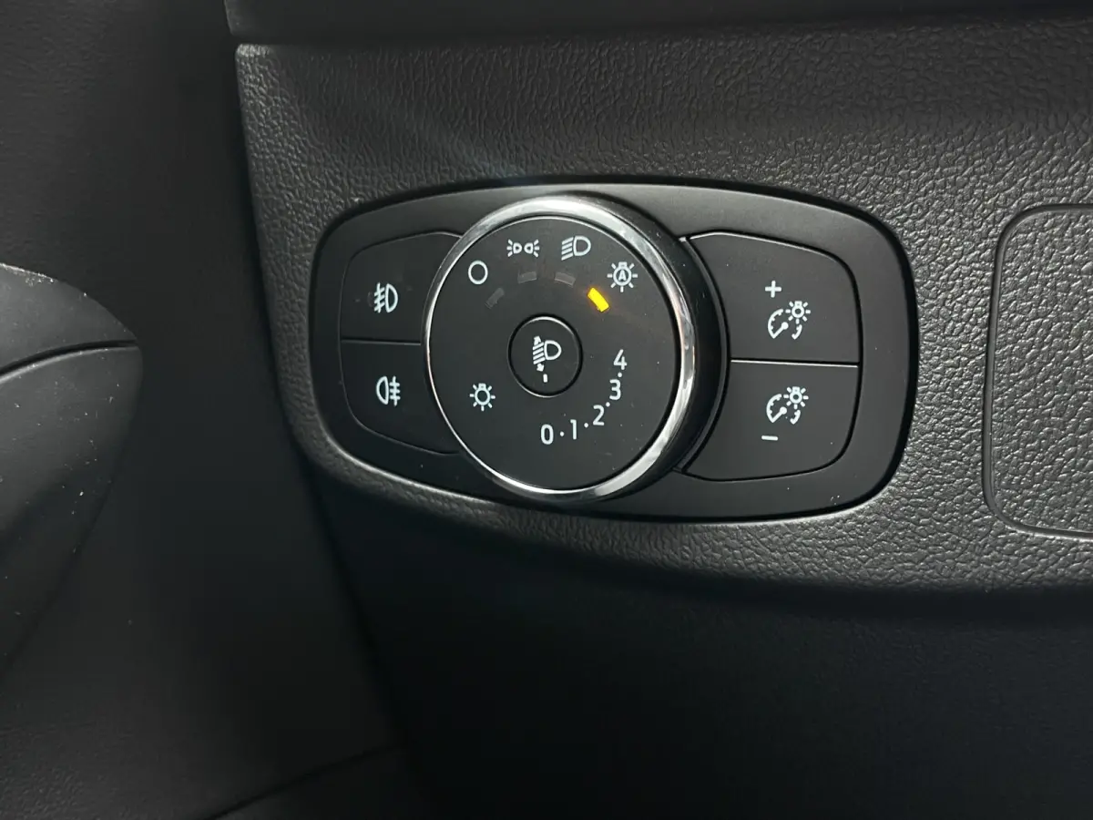 1.0 EcoBoost Hybrid ST Line X Adaptieve cruise | Panoramdak | Stoel- stuurverw. | Carplay | Camera | 18" | AGR