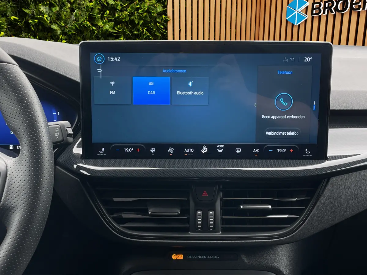 1.0 EcoBoost Hybrid ST Line X Adaptieve cruise | Panoramdak | Stoel- stuurverw. | Carplay | Camera | 18" | AGR