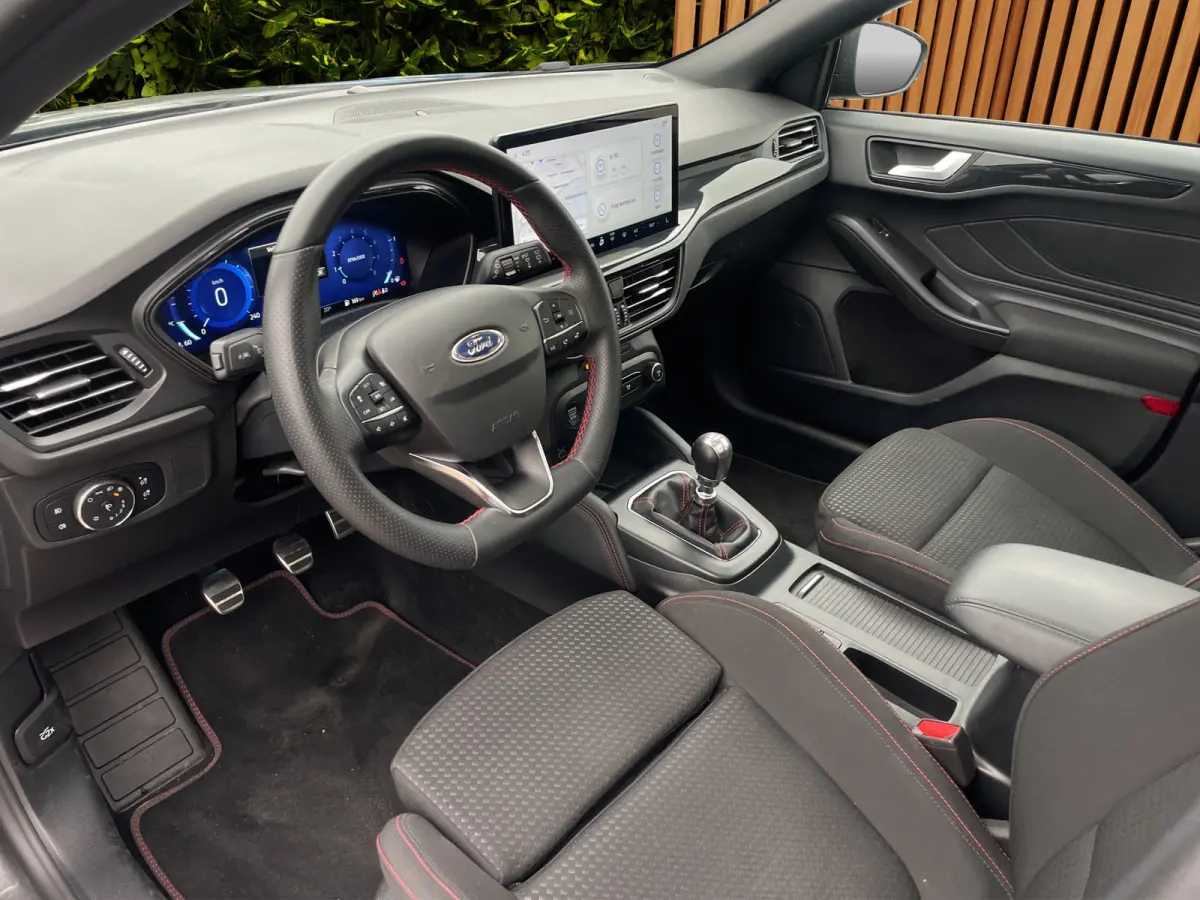 1.0 EcoBoost Hybrid ST Line X Adaptieve cruise | Panoramdak | Stoel- stuurverw. | Carplay | Camera | 18" | AGR