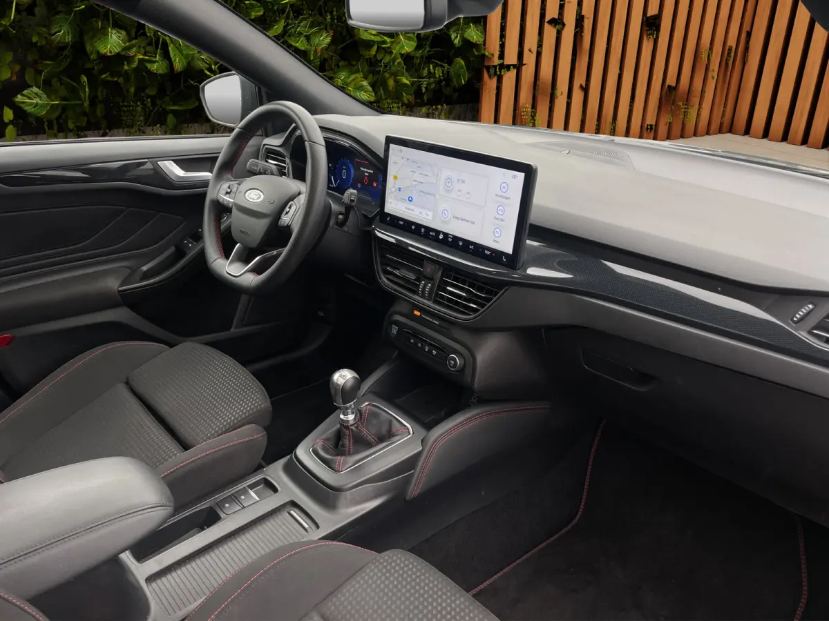 1.0 EcoBoost Hybrid ST Line X Adaptieve cruise | Panoramdak | Stoel- stuurverw. | Carplay | Camera | 18" | AGR