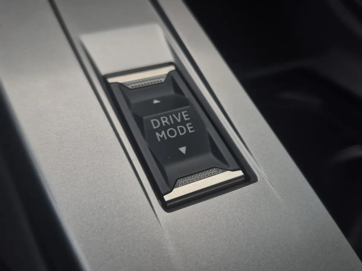 1.2 Hybrid 145 e-DCS6 GT 8 jaar garantie | Elektrische stoelverstelling met geheugen | Stoelmassage | Voorstoelen verwarmd | Stuurwiel verwarming | Apple carplay Android auto | Adaptive crui