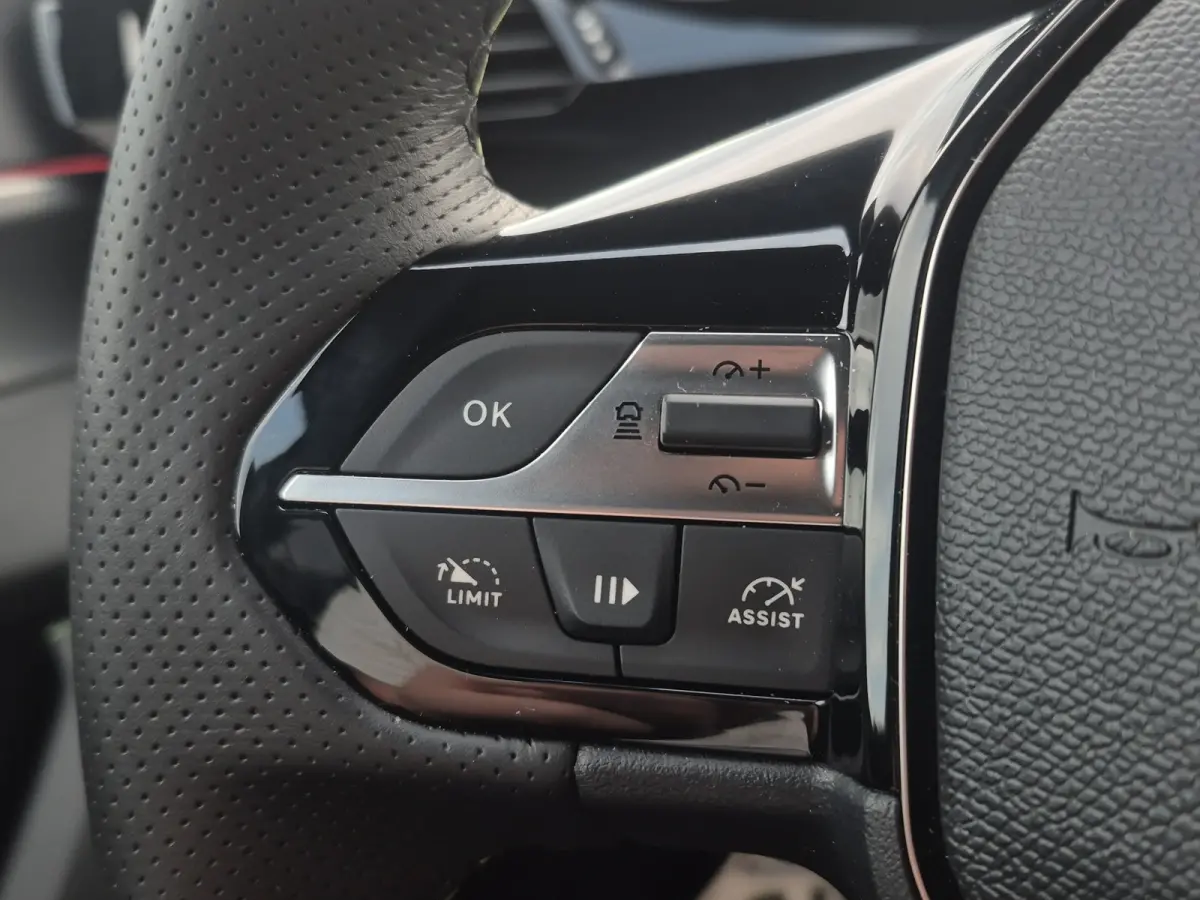 1.2 Hybrid 145 e-DCS6 GT 8 jaar garantie | Elektrische stoelverstelling met geheugen | Stoelmassage | Voorstoelen verwarmd | Stuurwiel verwarming | Apple carplay Android auto | Adaptive crui