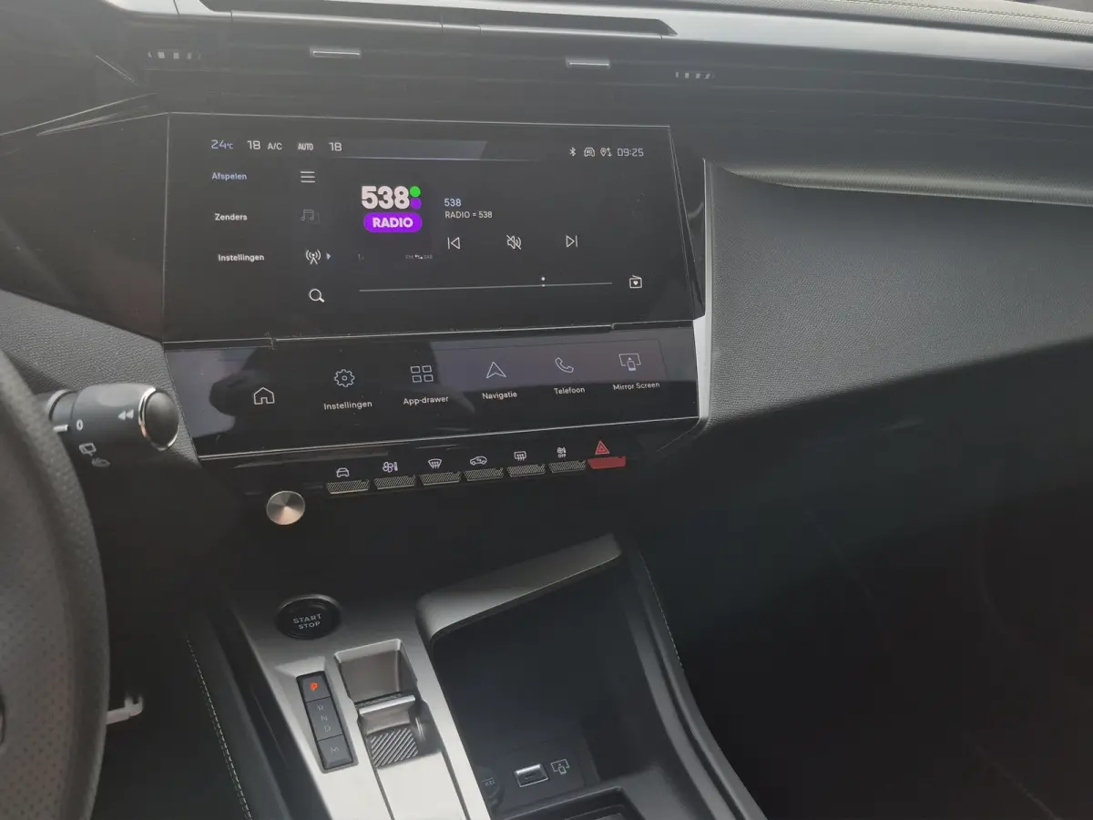1.2 Hybrid 145 e-DCS6 GT 8 jaar garantie | Elektrische stoelverstelling met geheugen | Stoelmassage | Voorstoelen verwarmd | Stuurwiel verwarming | Apple carplay Android auto | Adaptive crui