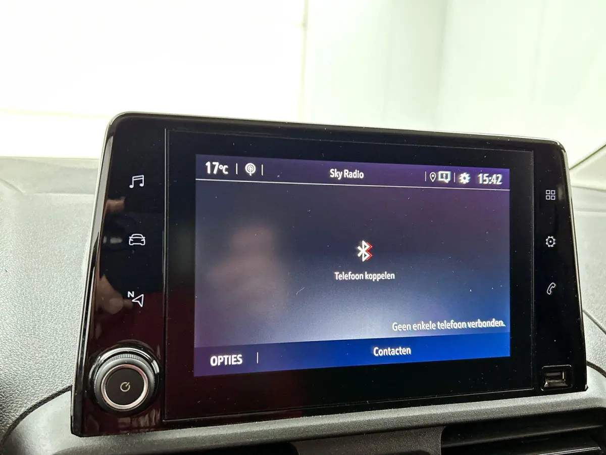 1.5D L1H1 102 pk Edition Navigatie Apple CarPlay Android Auto Parkeerhulp achter Airco DAB