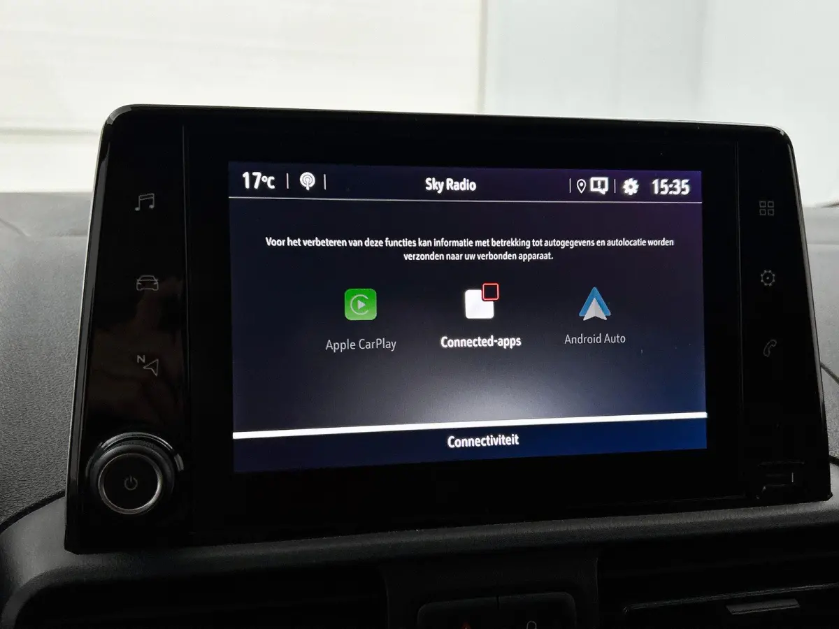 1.5D L1H1 102 pk Edition Navigatie Apple CarPlay Android Auto Parkeerhulp achter Airco DAB