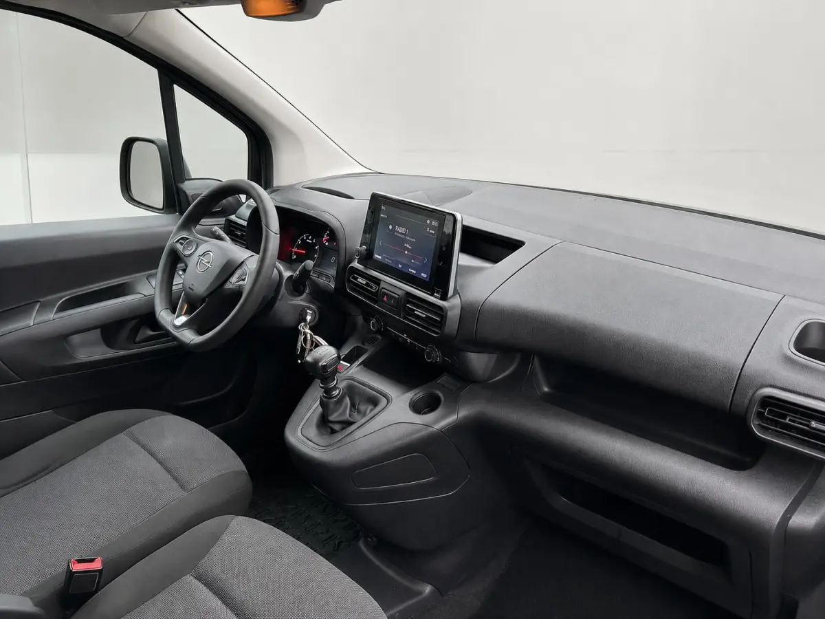 1.5D L1H1 102 pk Edition Navigatie Apple CarPlay Android Auto Parkeerhulp achter Airco DAB