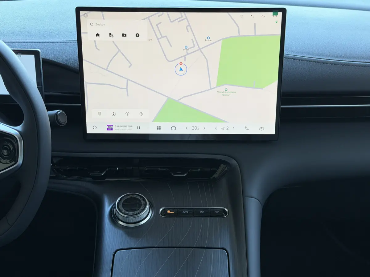 Pro+ 68KW | Geventileerde & Verwarmde Stoelen | Moss Green | Warmtepomp | 360° Camera | 475 km WLTP