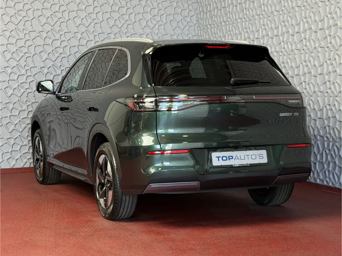 Pro+ 68KW | Geventileerde & Verwarmde Stoelen | Moss Green | Warmtepomp | 360° Camera | 475 km WLTP