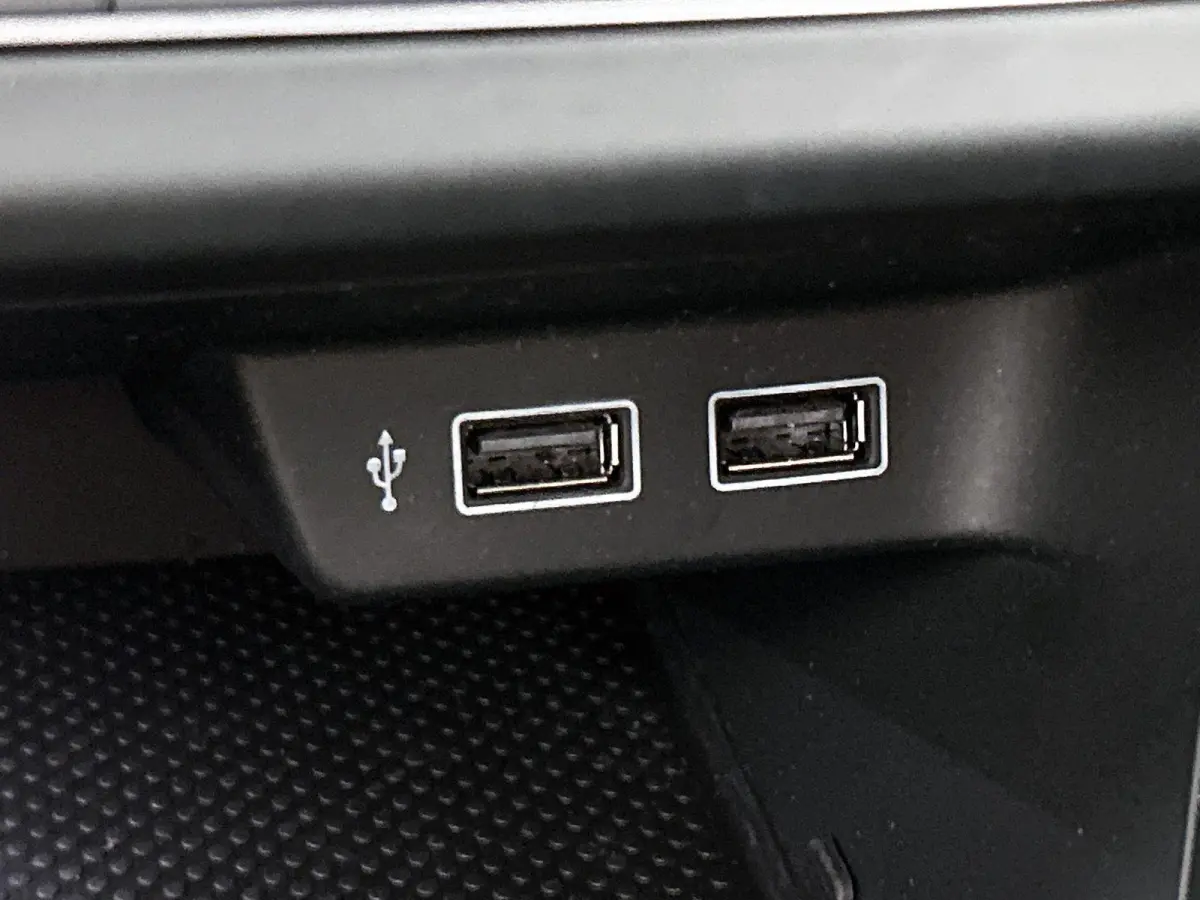 1.0 TSI Highline Business R | 95 PK | Automaat | Trekhaak | Climatronic Automatische Airco | Cruise Control Adaptief | Navigatie | Parkeersensoren  | Digital Cockpit PRO |