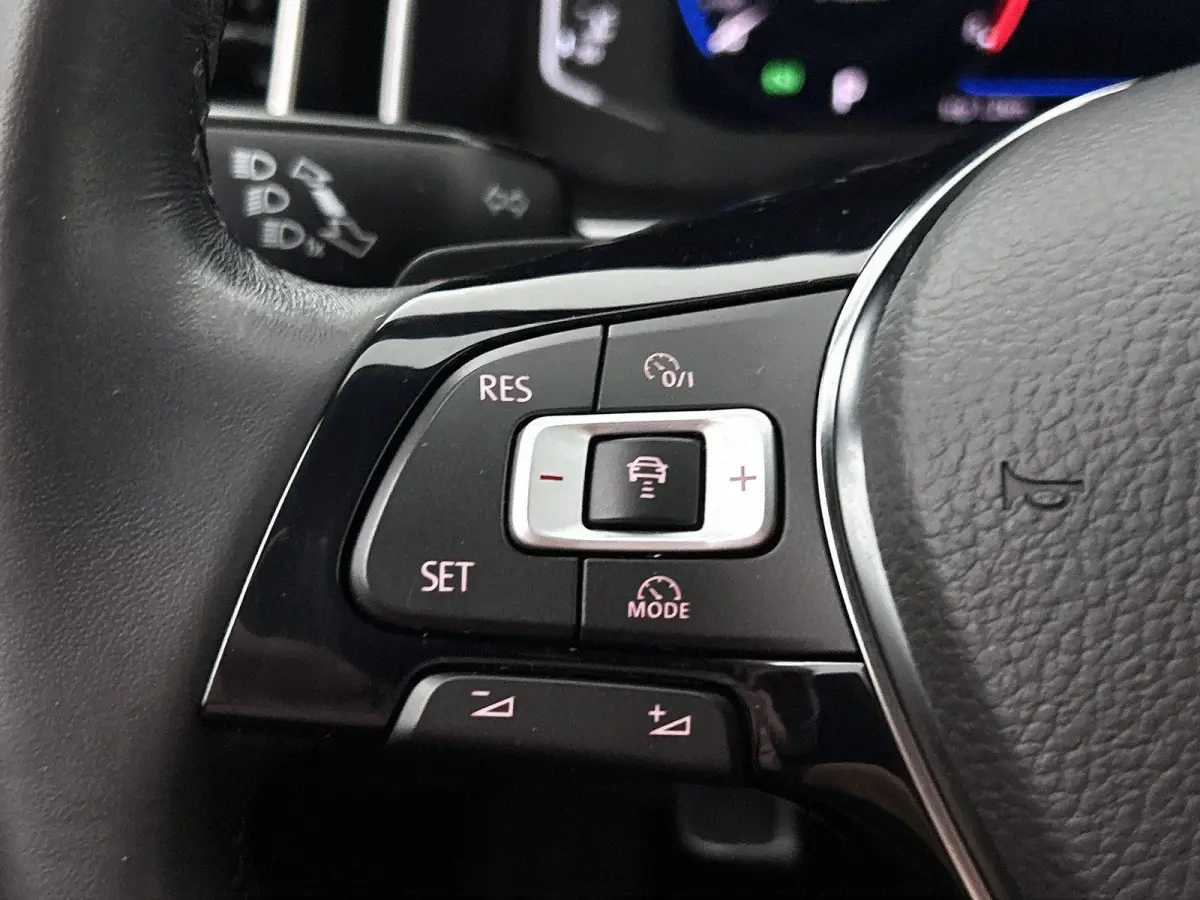 1.0 TSI Highline Business R | 95 PK | Automaat | Trekhaak | Climatronic Automatische Airco | Cruise Control Adaptief | Navigatie | Parkeersensoren  | Digital Cockpit PRO |