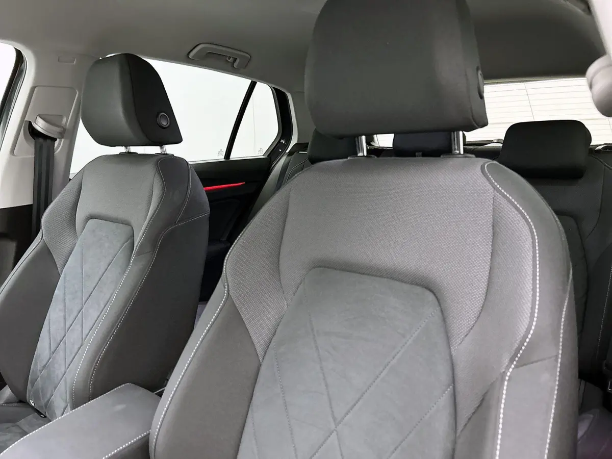 1.4 eHybrid Style | 204 PK | Soh 100% | Parkeercamera | Stoel en Stuurverwarming | Parkeersensoren | Ergo Stoelen (Incl. Massage + Memory) | Apple Carplay / Android Auto
