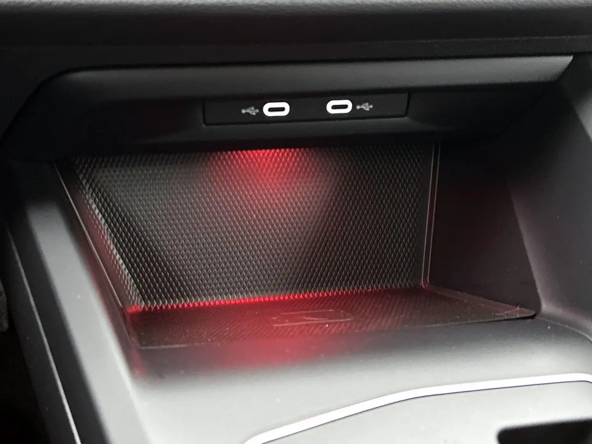1.4 eHybrid Style | 204 PK | Soh 100% | Parkeercamera | Stoel en Stuurverwarming | Parkeersensoren | Ergo Stoelen (Incl. Massage + Memory) | Apple Carplay / Android Auto
