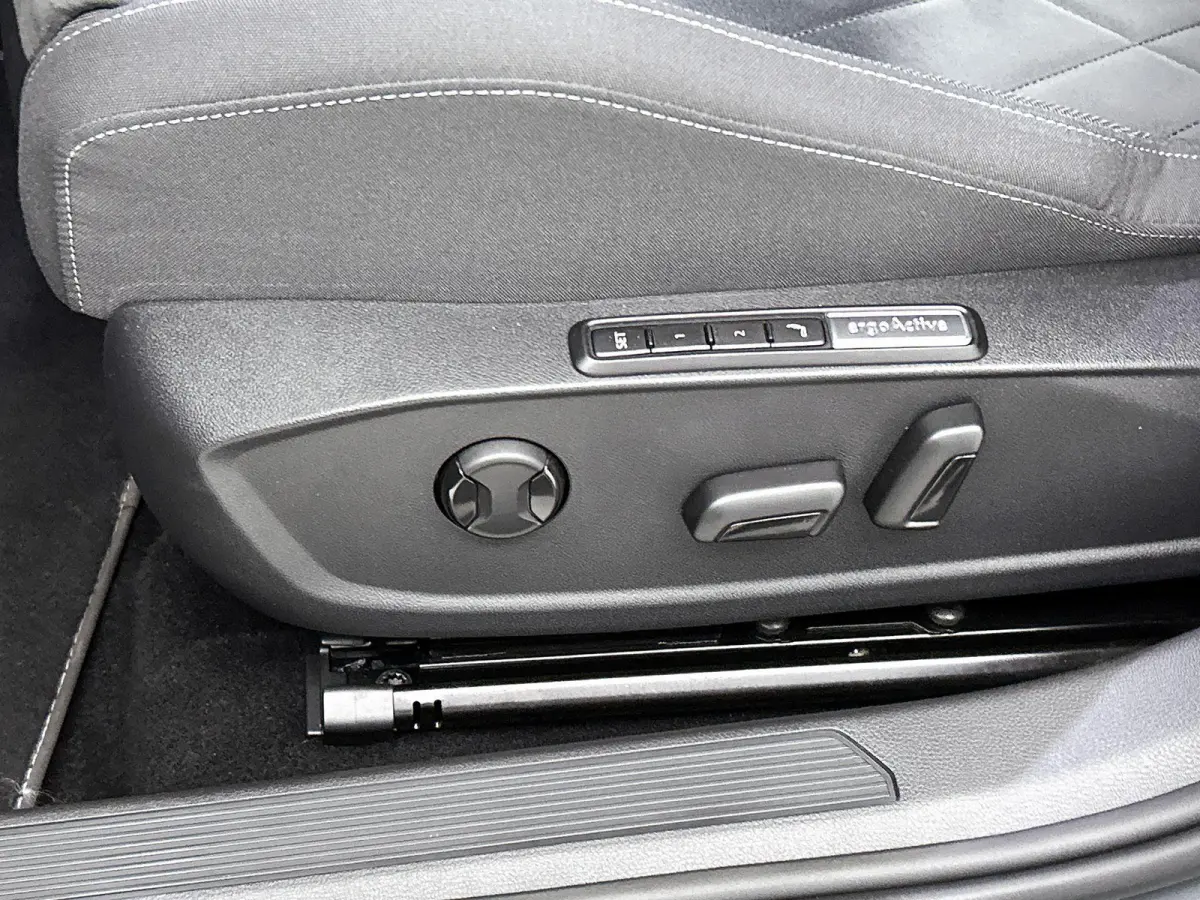1.4 eHybrid Style | 204 PK | Soh 100% | Parkeercamera | Stoel en Stuurverwarming | Parkeersensoren | Ergo Stoelen (Incl. Massage + Memory) | Apple Carplay / Android Auto