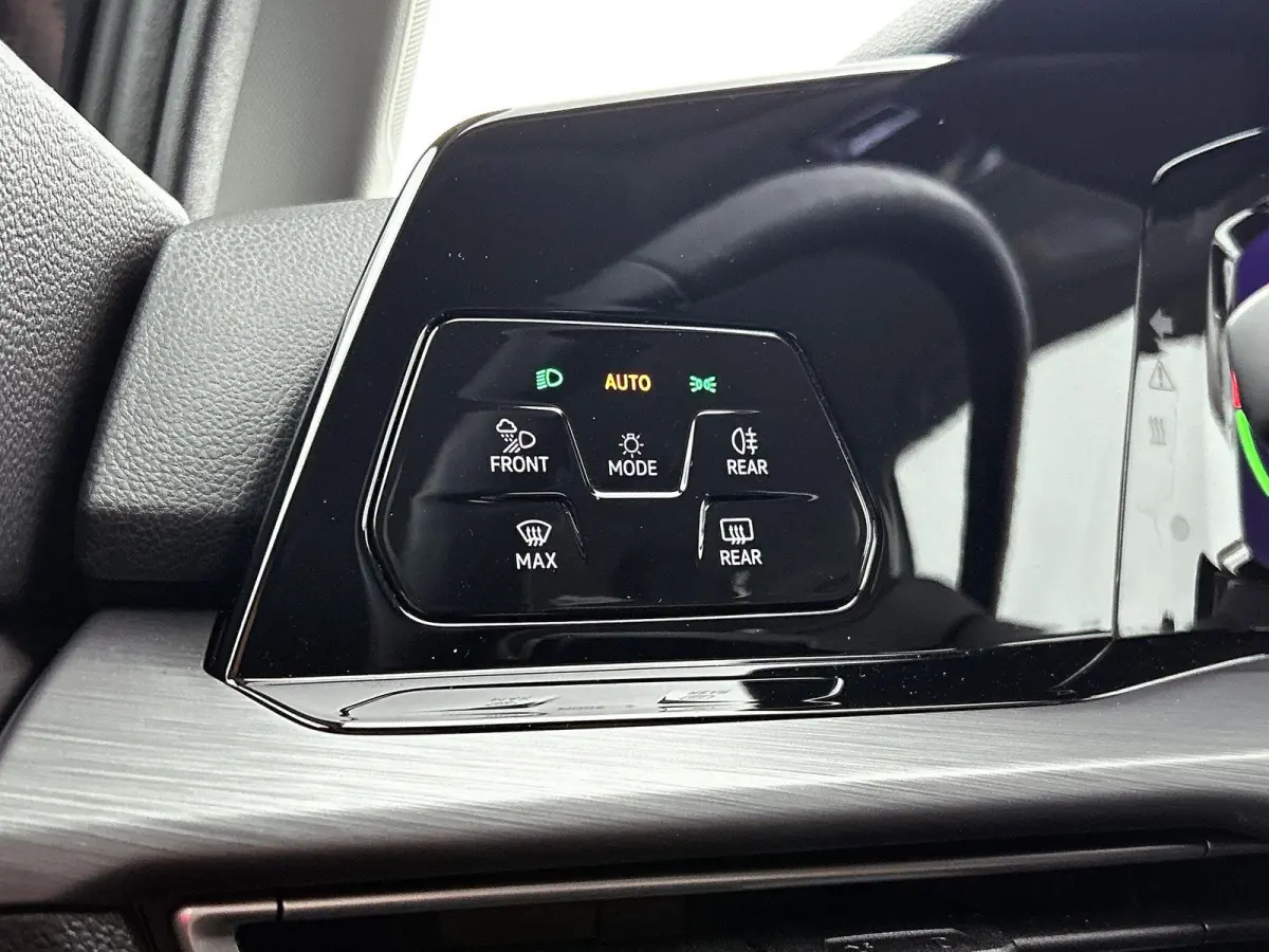 1.4 eHybrid Style | 204 PK | Soh 100% | Parkeercamera | Stoel en Stuurverwarming | Parkeersensoren | Ergo Stoelen (Incl. Massage + Memory) | Apple Carplay / Android Auto