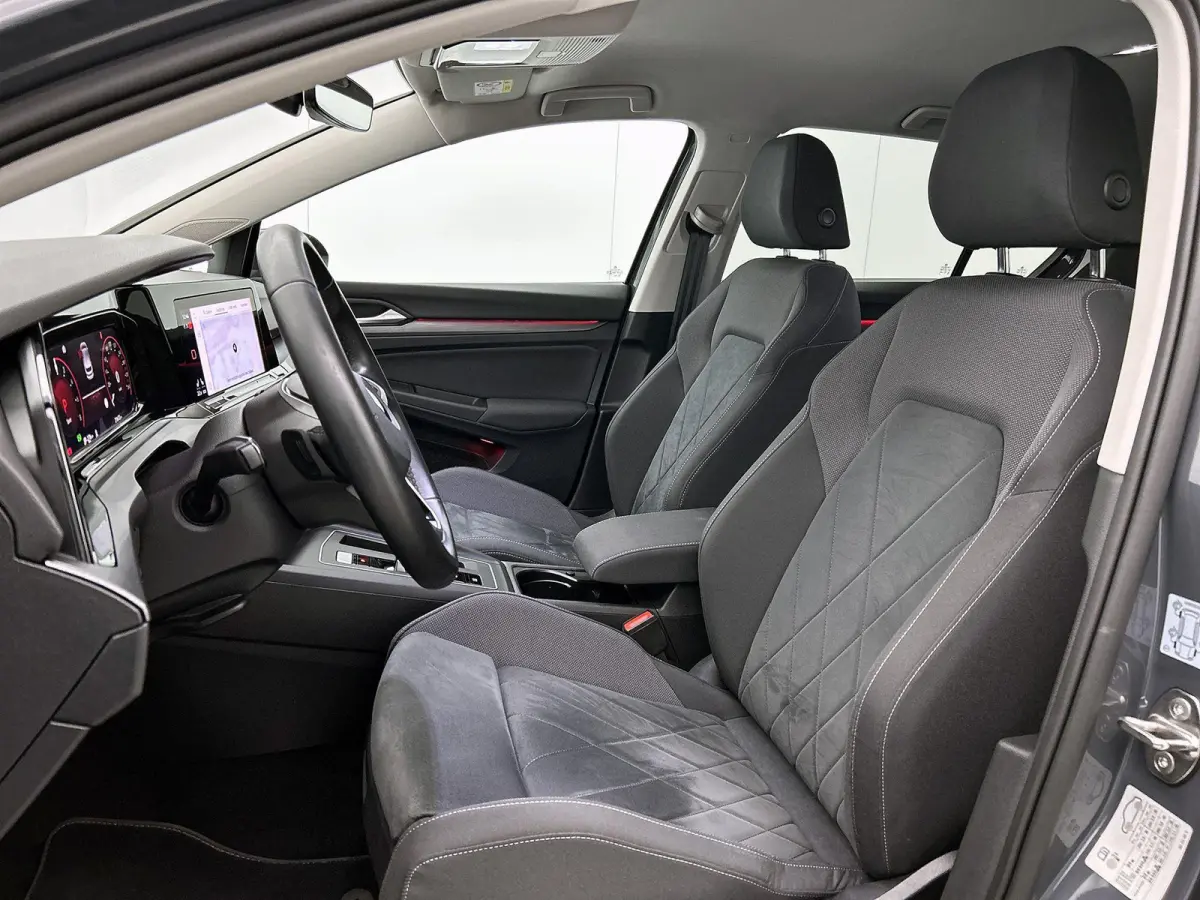 1.4 eHybrid Style | 204 PK | Soh 100% | Parkeercamera | Stoel en Stuurverwarming | Parkeersensoren | Ergo Stoelen (Incl. Massage + Memory) | Apple Carplay / Android Auto
