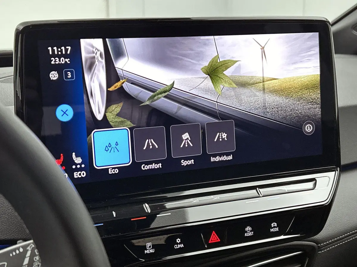 Pro Business 59 kWh | SoH 91% | Olive Green | Keyless | Parkeercamera | Stoelverwarming | Navigatie | Carplay / Android Auto