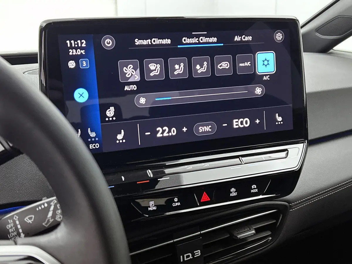 Pro Business 59 kWh | SoH 91% | Olive Green | Keyless | Parkeercamera | Stoelverwarming | Navigatie | Carplay / Android Auto