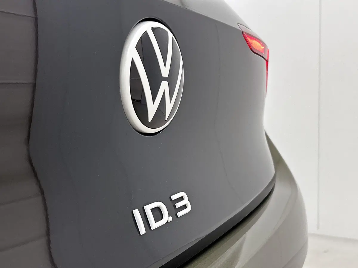 Pro Business 59 kWh | SoH 91% | Olive Green | Keyless | Parkeercamera | Stoelverwarming | Navigatie | Carplay / Android Auto