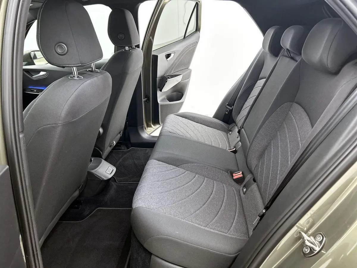 Pro Business 59 kWh | SoH 91% | Olive Green | Keyless | Parkeercamera | Stoelverwarming | Navigatie | Carplay / Android Auto