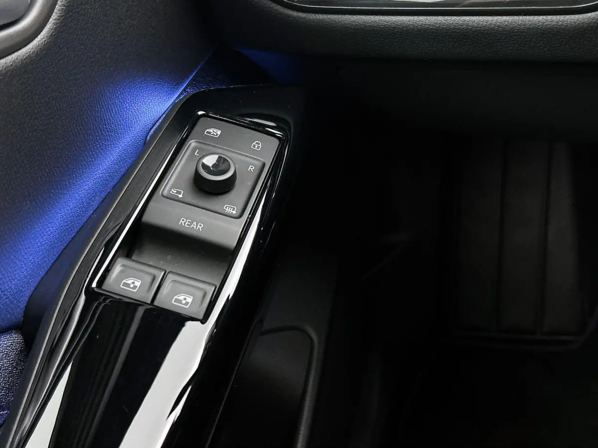 Pro Business 59 kWh | SoH 91% | Olive Green | Keyless | Parkeercamera | Stoelverwarming | Navigatie | Carplay / Android Auto
