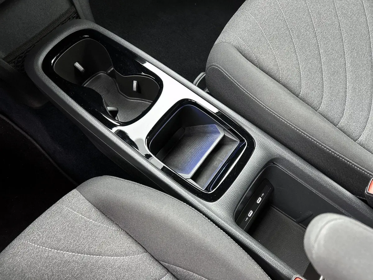 Pro Business 59 kWh | SoH 91% | Olive Green | Keyless | Parkeercamera | Stoelverwarming | Navigatie | Carplay / Android Auto