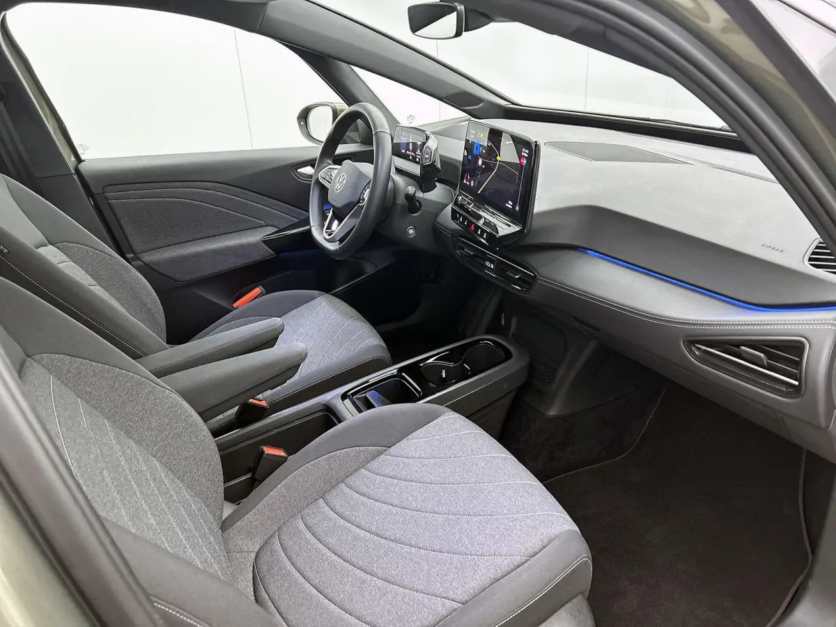 Pro Business 59 kWh | SoH 91% | Olive Green | Keyless | Parkeercamera | Stoelverwarming | Navigatie | Carplay / Android Auto