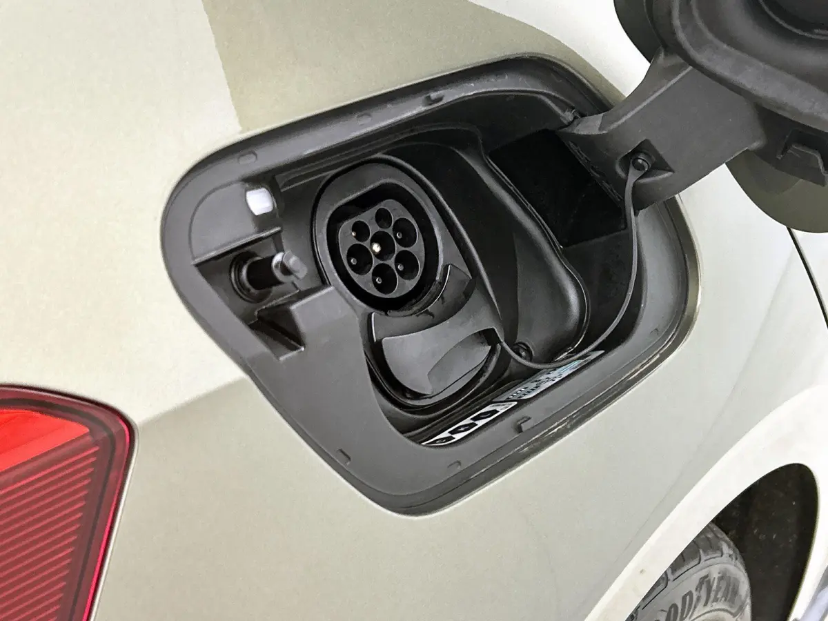 Pro Business 59 kWh | SoH 91% | Olive Green | Keyless | Parkeercamera | Stoelverwarming | Navigatie | Carplay / Android Auto