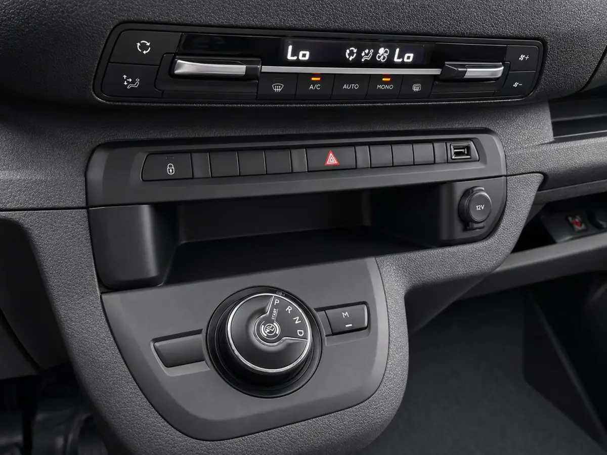 2.0 BlueHDI 120 XL Driver DC Imperiaal Trekhaak Navigatie Apple CarPlay Android Auto Camera Parkeerhulp Cruise Control Verwarmbare bestuurdersstoel Climate Control