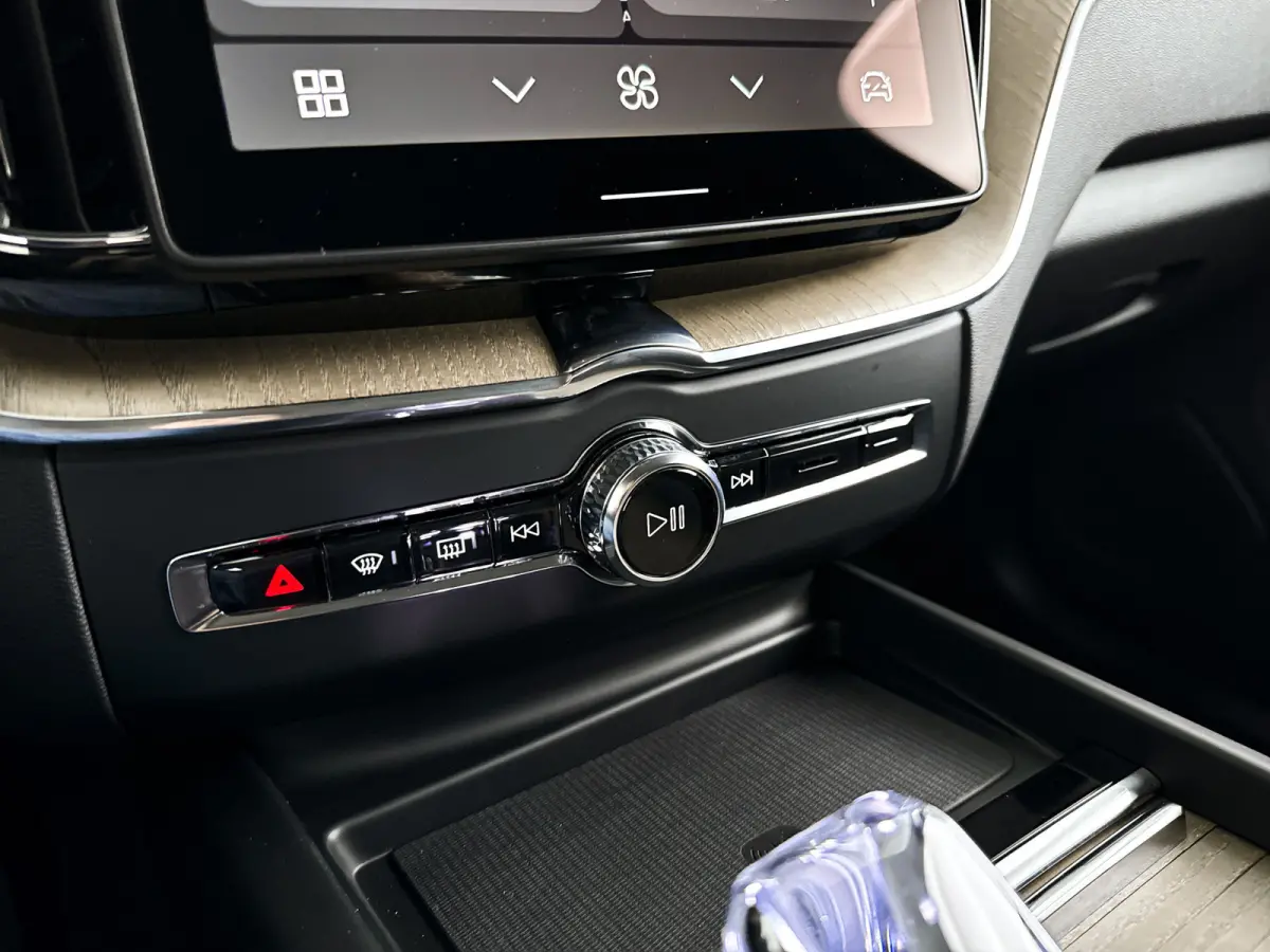 T6 Plug-in hybrid AWD Plus Bright | SOH 99% | 360° camera | Harman Kardon | Stoel- en stuurverwarming | Trekhaak