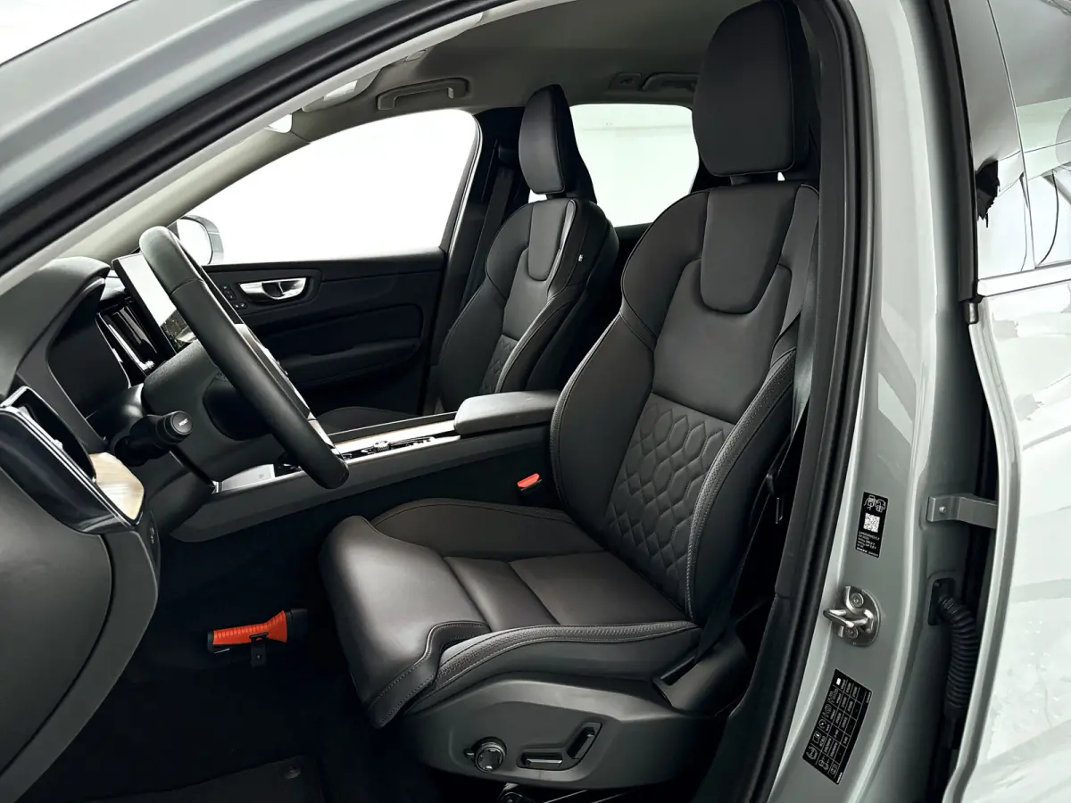 T6 Plug-in hybrid AWD Plus Bright | SOH 99% | 360° camera | Harman Kardon | Stoel- en stuurverwarming | Trekhaak