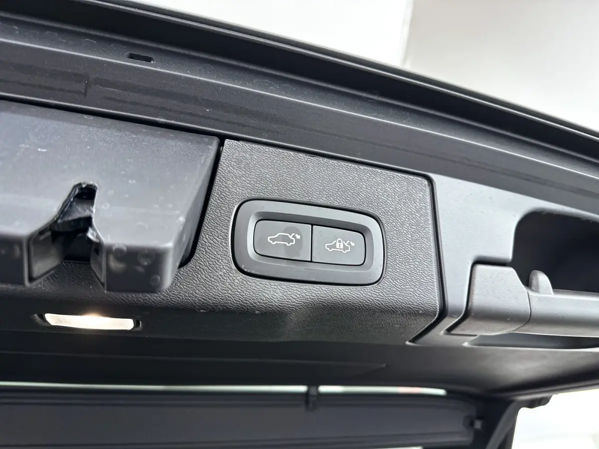 T6 Plug-in hybrid AWD Plus Bright | SOH 99% | 360° camera | Harman Kardon | Stoel- en stuurverwarming | Trekhaak