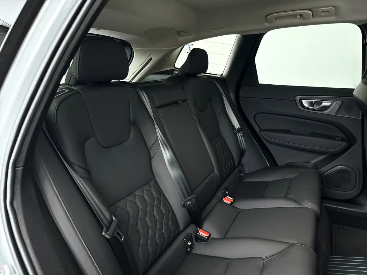 T6 Plug-in hybrid AWD Plus Bright | SOH 99% | 360° camera | Harman Kardon | Stoel- en stuurverwarming | Trekhaak