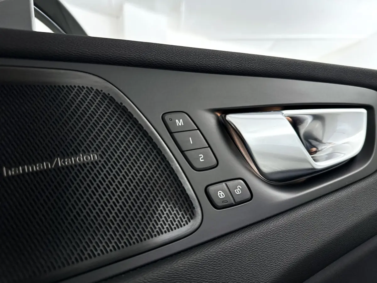T6 Plug-in hybrid AWD Plus Bright | SOH 99% | 360° camera | Harman Kardon | Stoel- en stuurverwarming | Trekhaak