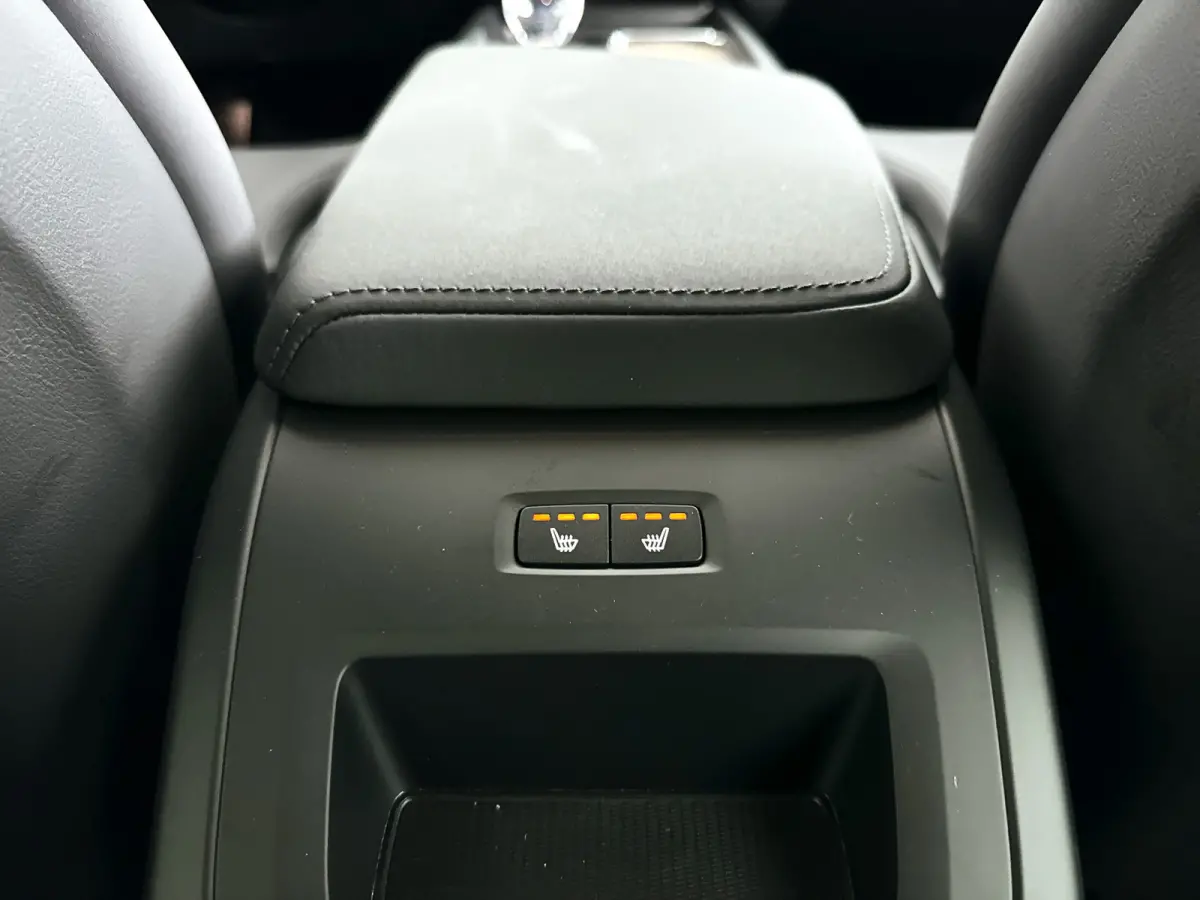 T6 Plug-in hybrid AWD Plus Bright | SOH 99% | 360° camera | Harman Kardon | Stoel- en stuurverwarming | Trekhaak