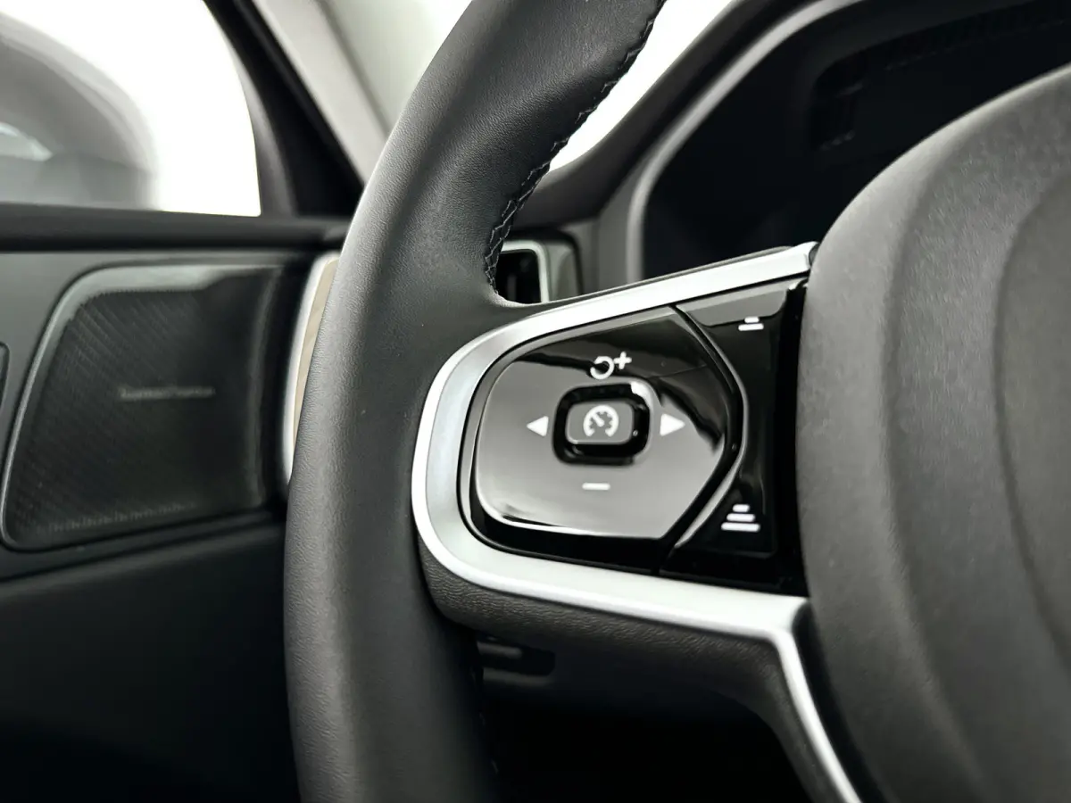 T6 Plug-in hybrid AWD Plus Bright | SOH 99% | 360° camera | Harman Kardon | Stoel- en stuurverwarming | Trekhaak