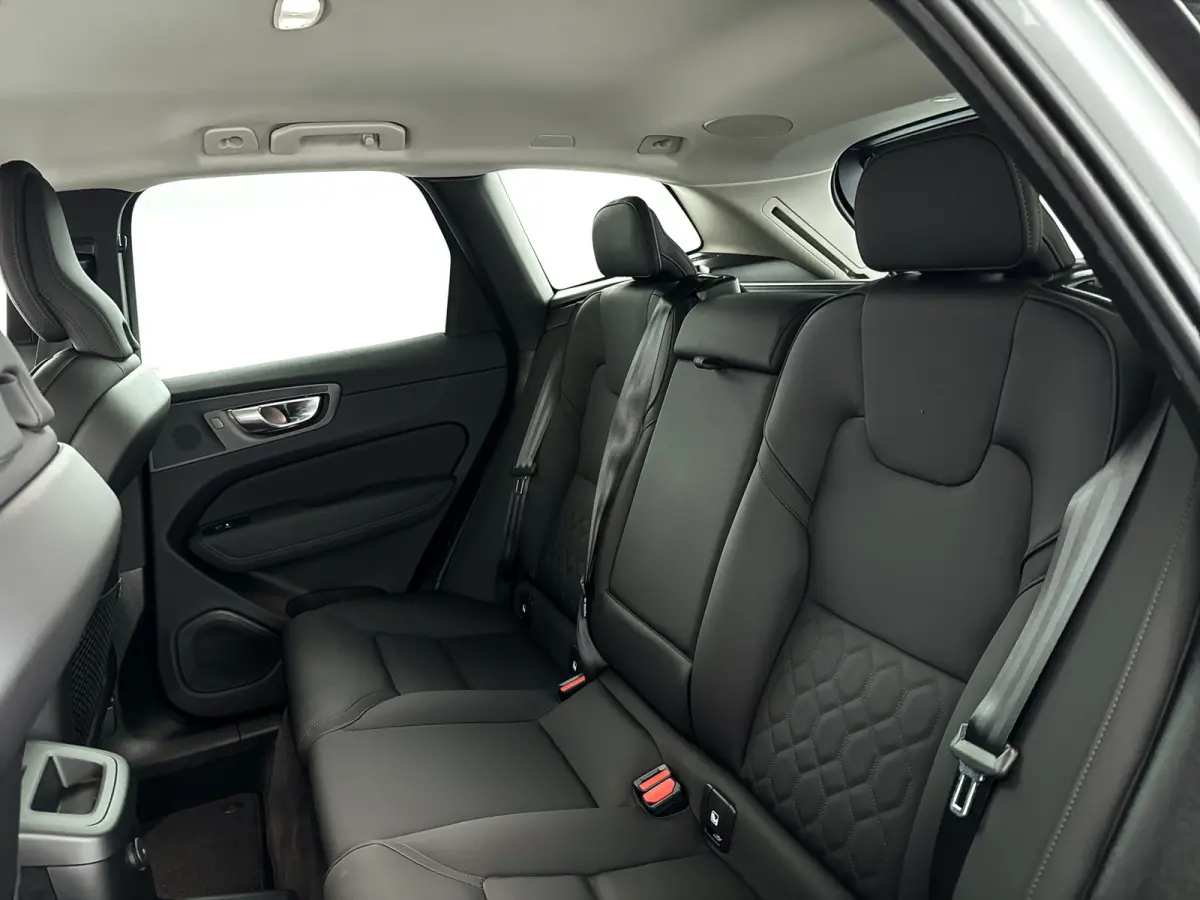 T6 Plug-in hybrid AWD Plus Bright | SOH 99% | 360° camera | Harman Kardon | Stoel- en stuurverwarming | Trekhaak