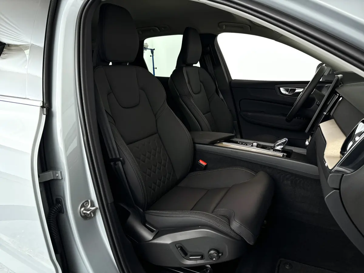 T6 Plug-in hybrid AWD Plus Bright | SOH 99% | 360° camera | Harman Kardon | Stoel- en stuurverwarming | Trekhaak