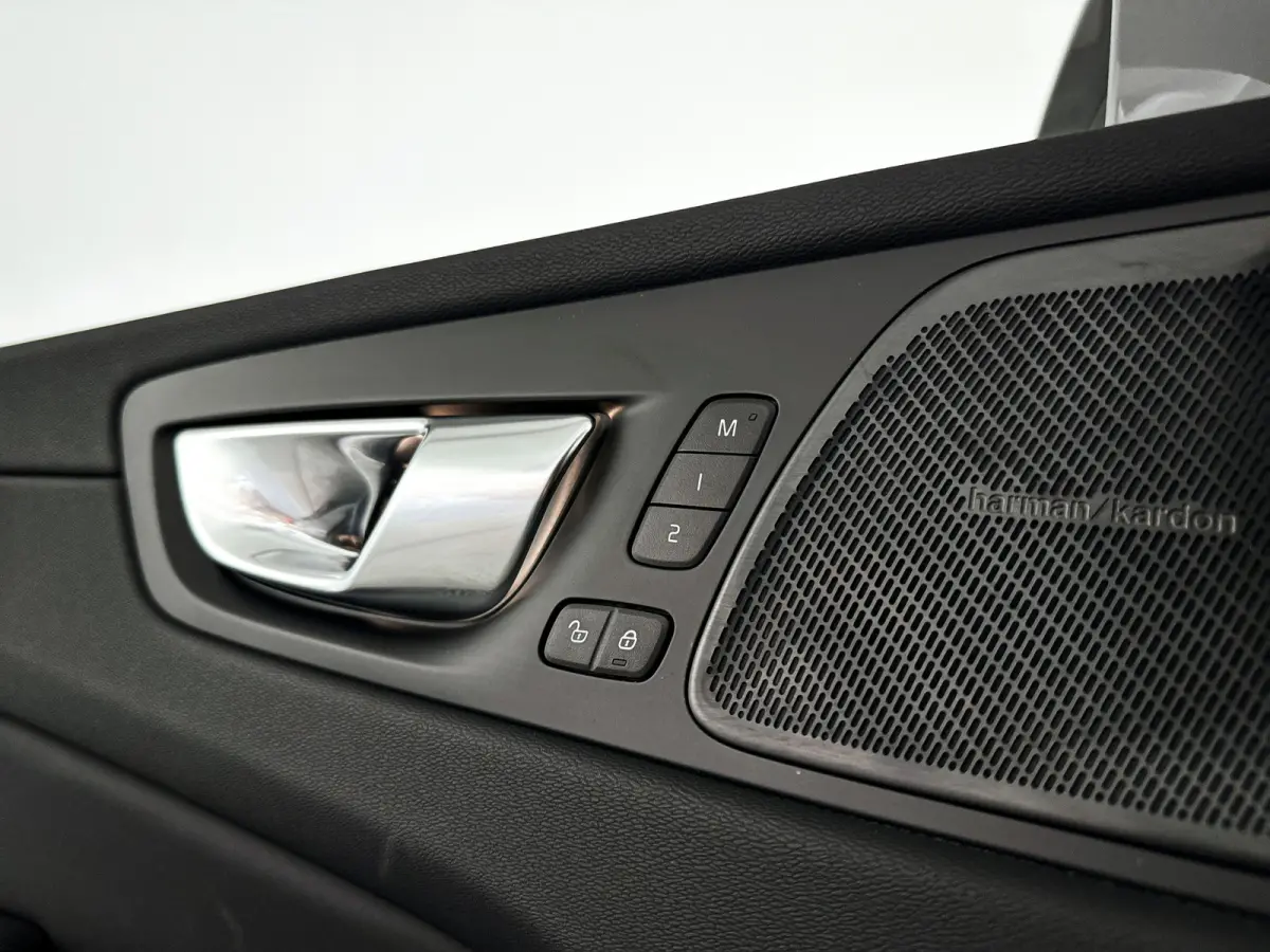 T6 Plug-in hybrid AWD Plus Bright | SOH 99% | 360° camera | Harman Kardon | Stoel- en stuurverwarming | Trekhaak