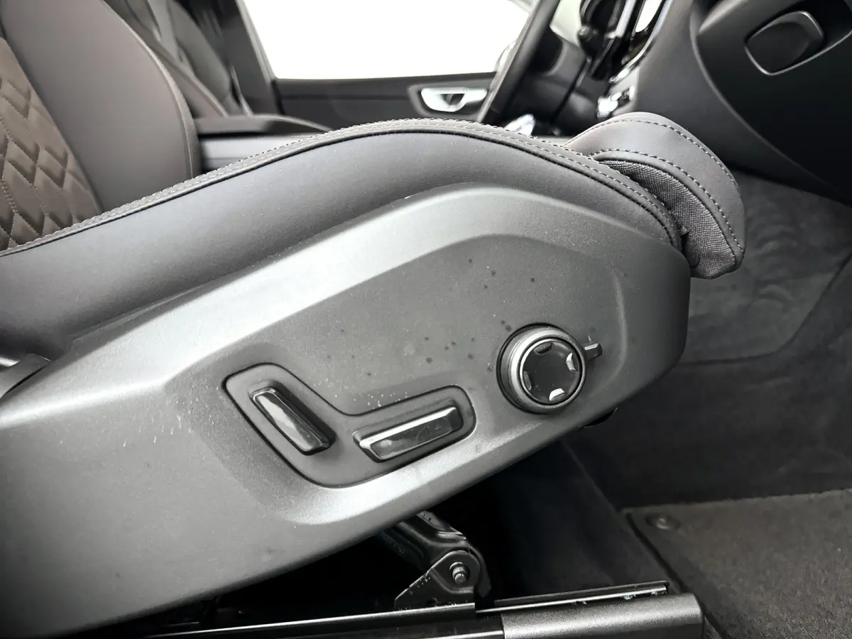 T6 Plug-in hybrid AWD Plus Bright | SOH 99% | 360° camera | Harman Kardon | Stoel- en stuurverwarming | Trekhaak