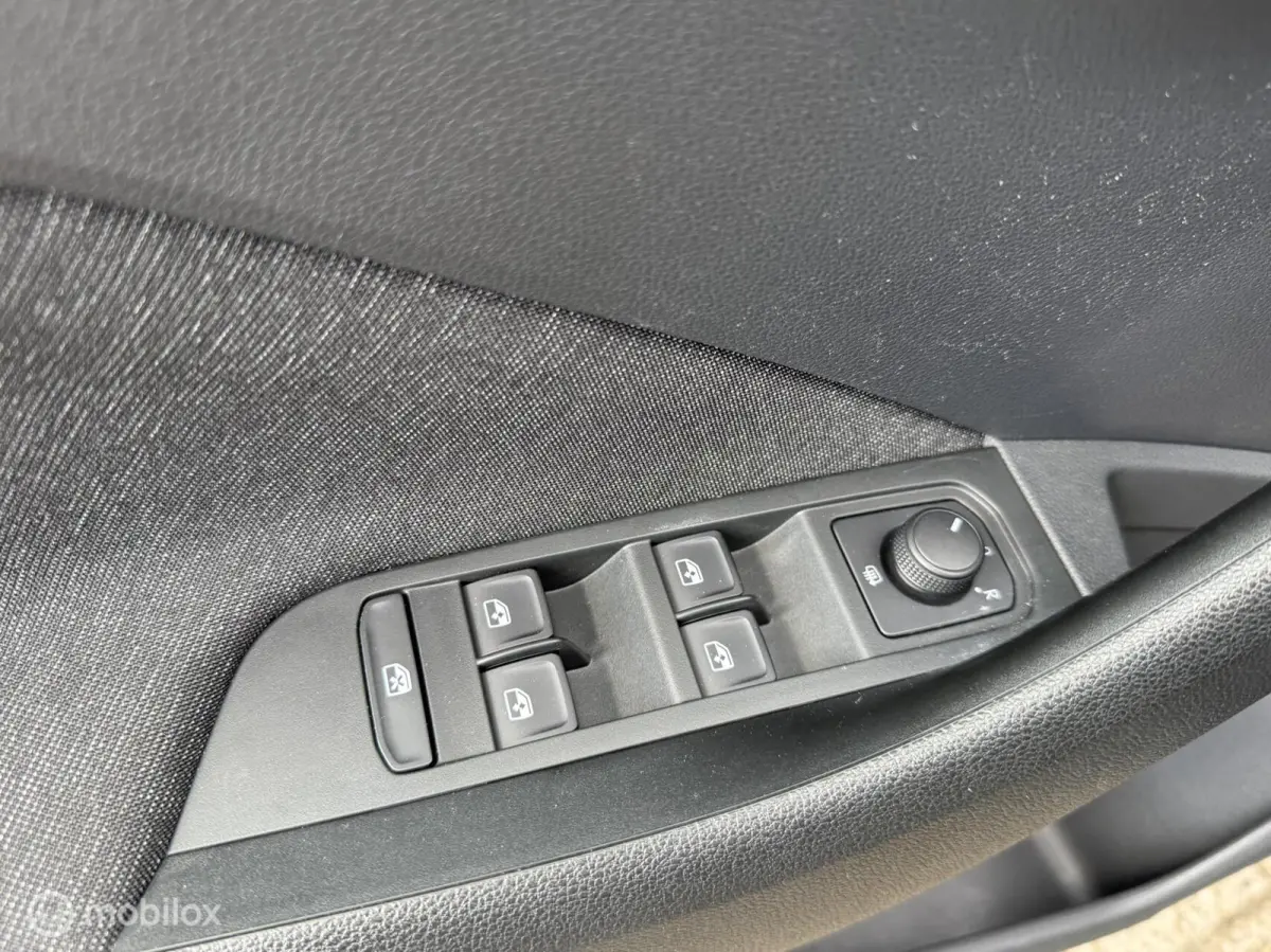 1.0 TSI Style AUTOMAAT | CARPLAY | PDC | CLIMA