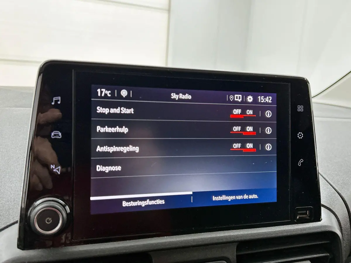 1.5D L2H1 Edition Navigatie Apple CarPlay Android Auto Parkeerhulp achter Climate Control