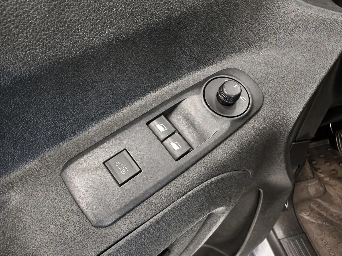 1.5D L2H1 Edition Navigatie Apple CarPlay Android Auto Parkeerhulp achter Climate Control