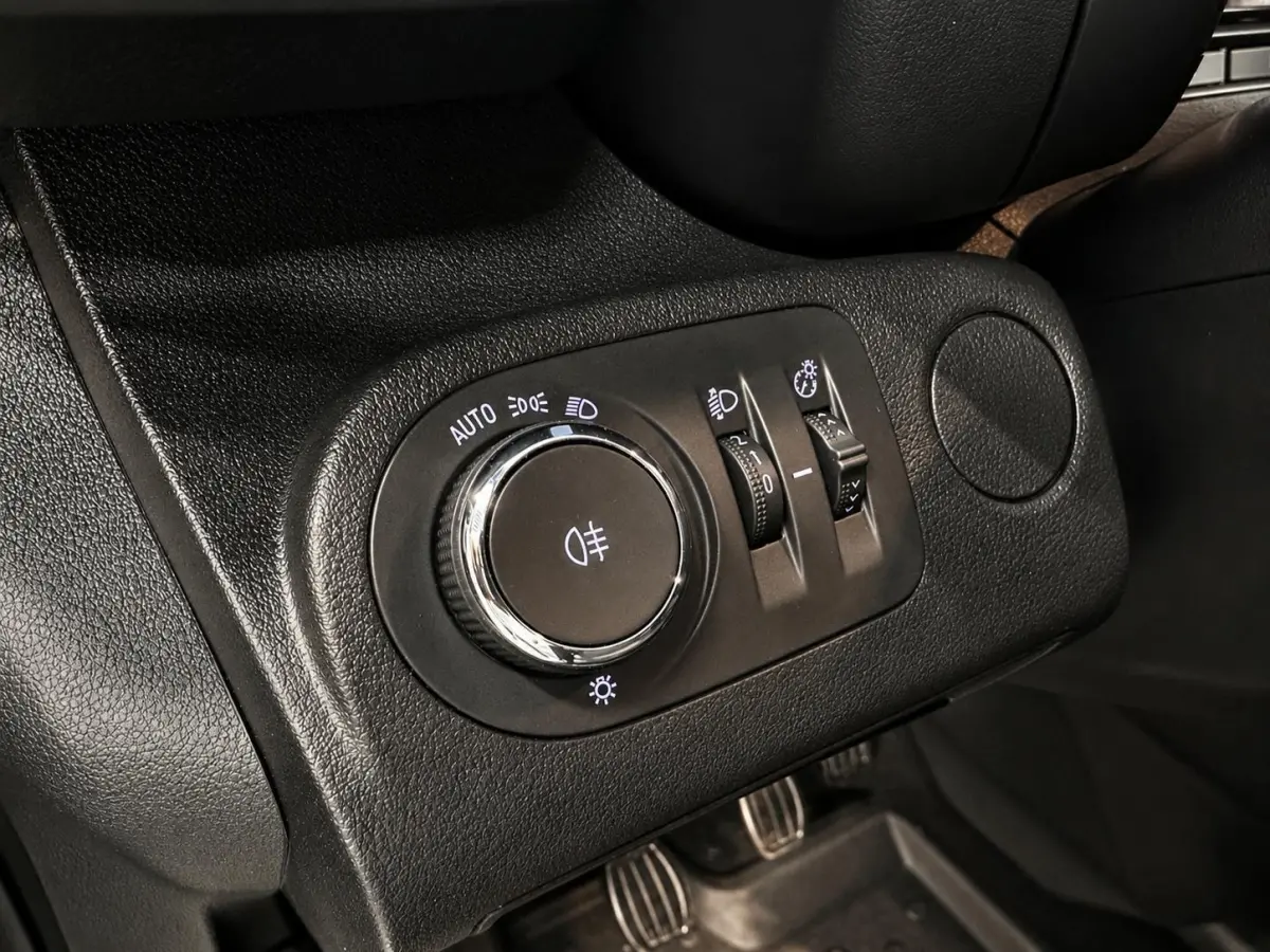 1.5D L2H1 Edition Navigatie Apple CarPlay Android Auto Parkeerhulp achter Climate Control